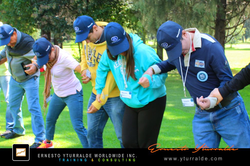 Colaboradores conectando con la cultura organizacional de forma vivencial